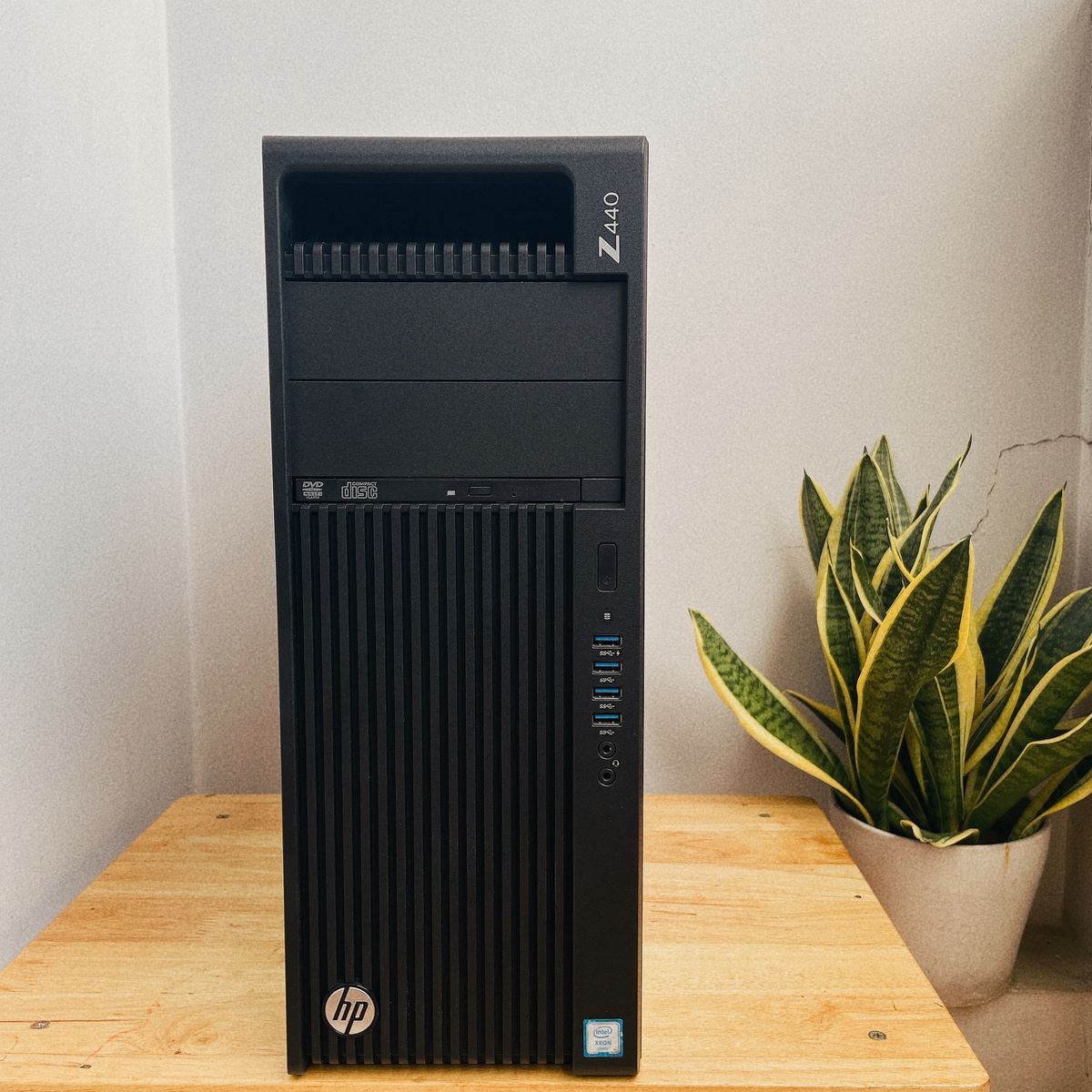 HP Z440 WorkStation 1.jpg